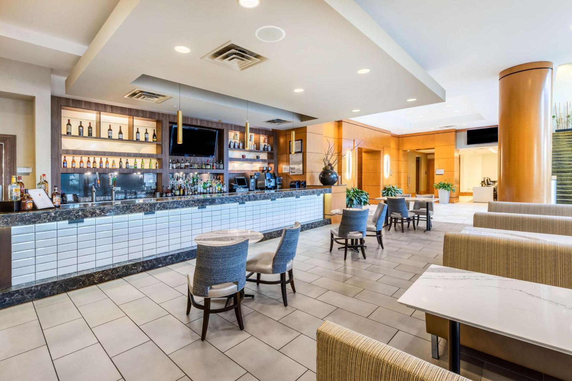 Hotel Embassy By Hilton Houston-energy Corridor 4*